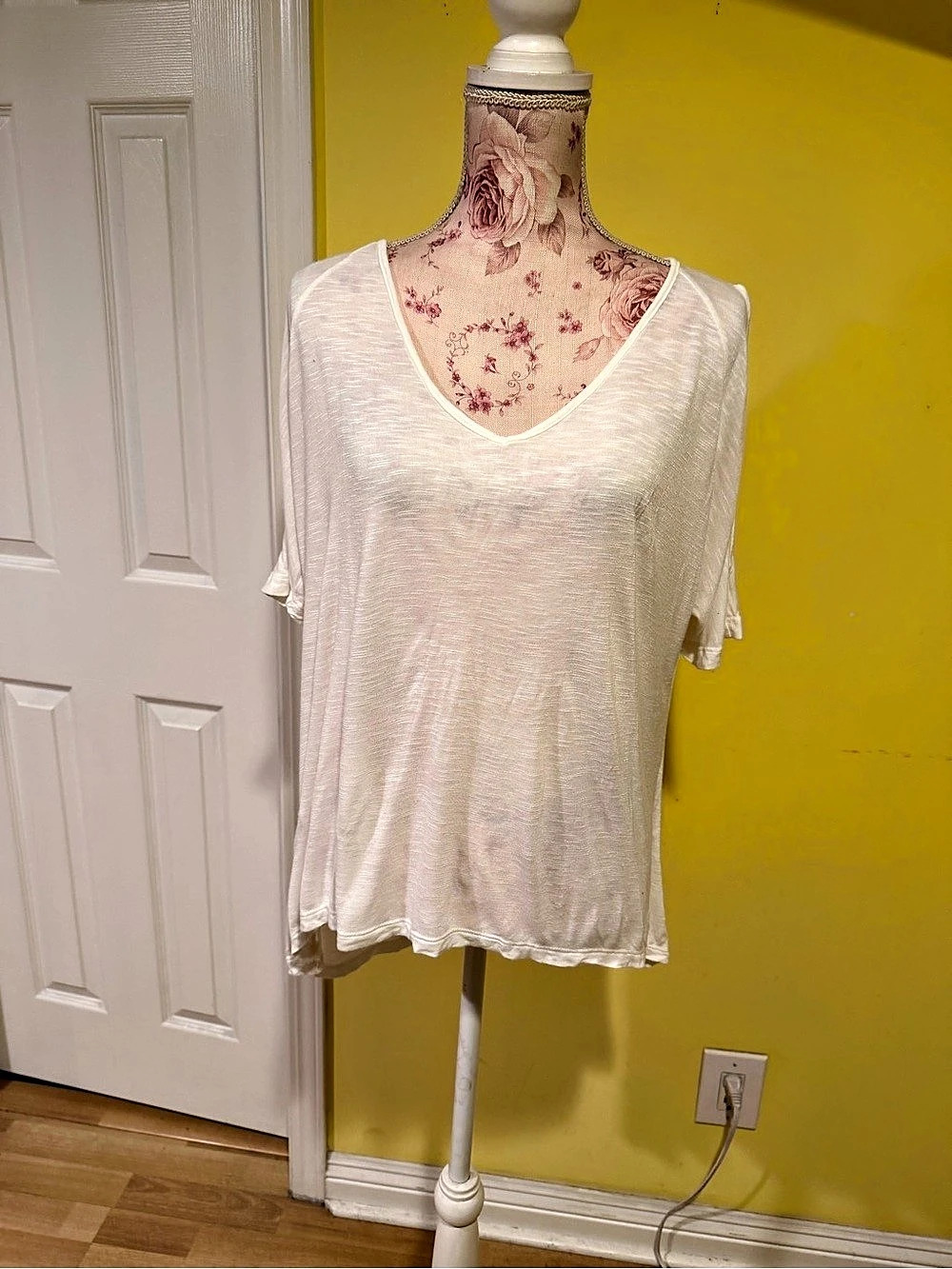 V-Neck Rayon Tunic in White Size XL